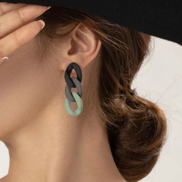 Pair of chain drop earrings, dangle earrings, trendy jewelry - Picture 1 of 3